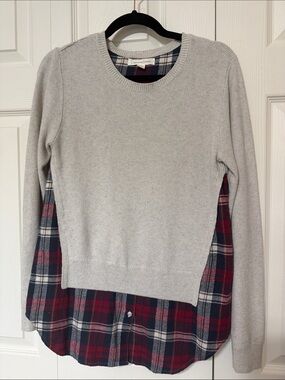 Treasure & Bond Light Gray Crewneck Sweater with Red & Navy Plaid Layer